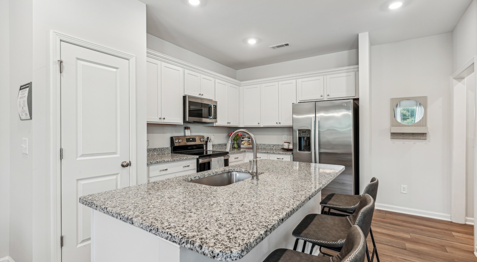 3 Bedroom Model + Community & Neighborhood Highlight